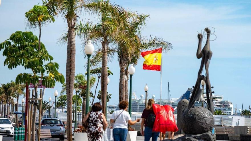Cinco gigantes del turismo marítimo llegan a Lanzarote: uno de ellos es un exclusivo barco francés