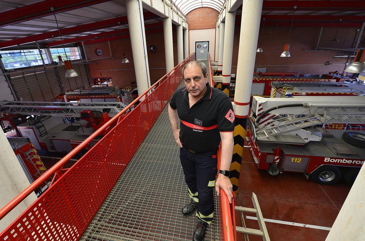 Martín Moratilla en su etapa como director del Parque de Bomberos de Elche.