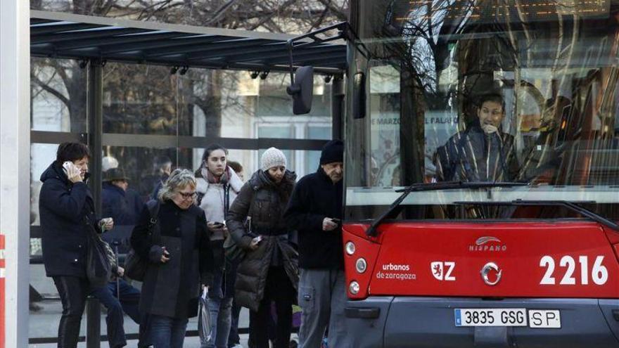 Los zaragozanos dan al bus urbano un 7 y valoran la información y accesibilidad