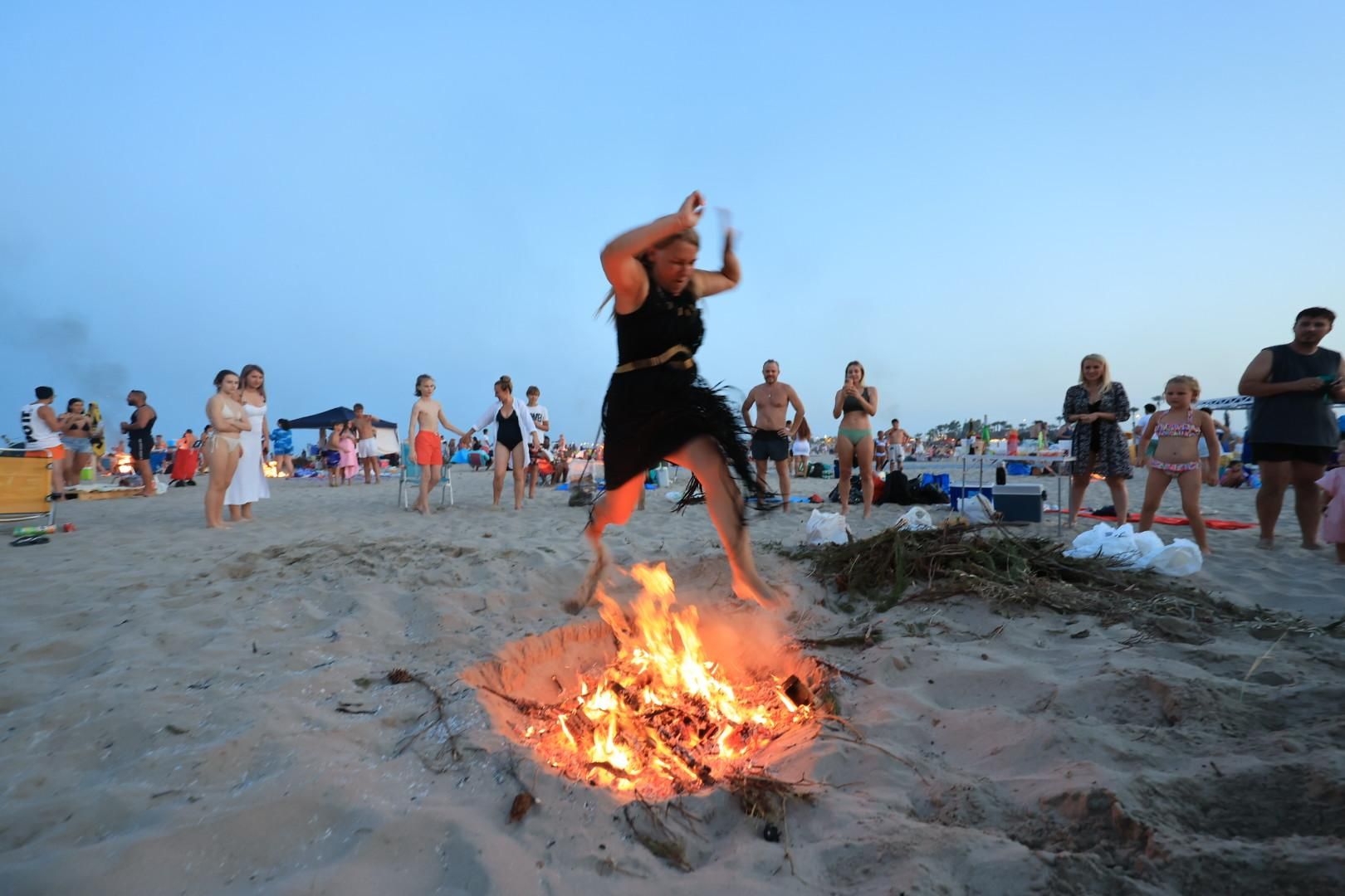 Búscate en la macrogalería de fotos de Sant Joan en Castellón