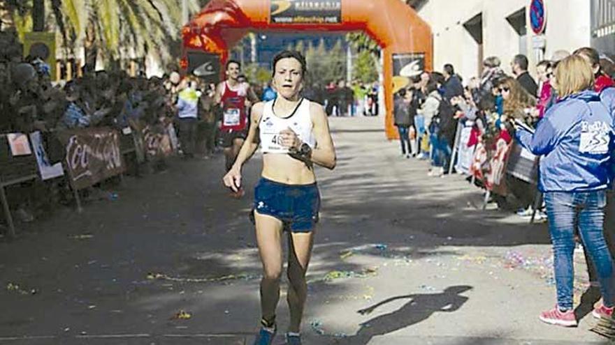 Sebastiana Llabrés participando en una prueba atlética.