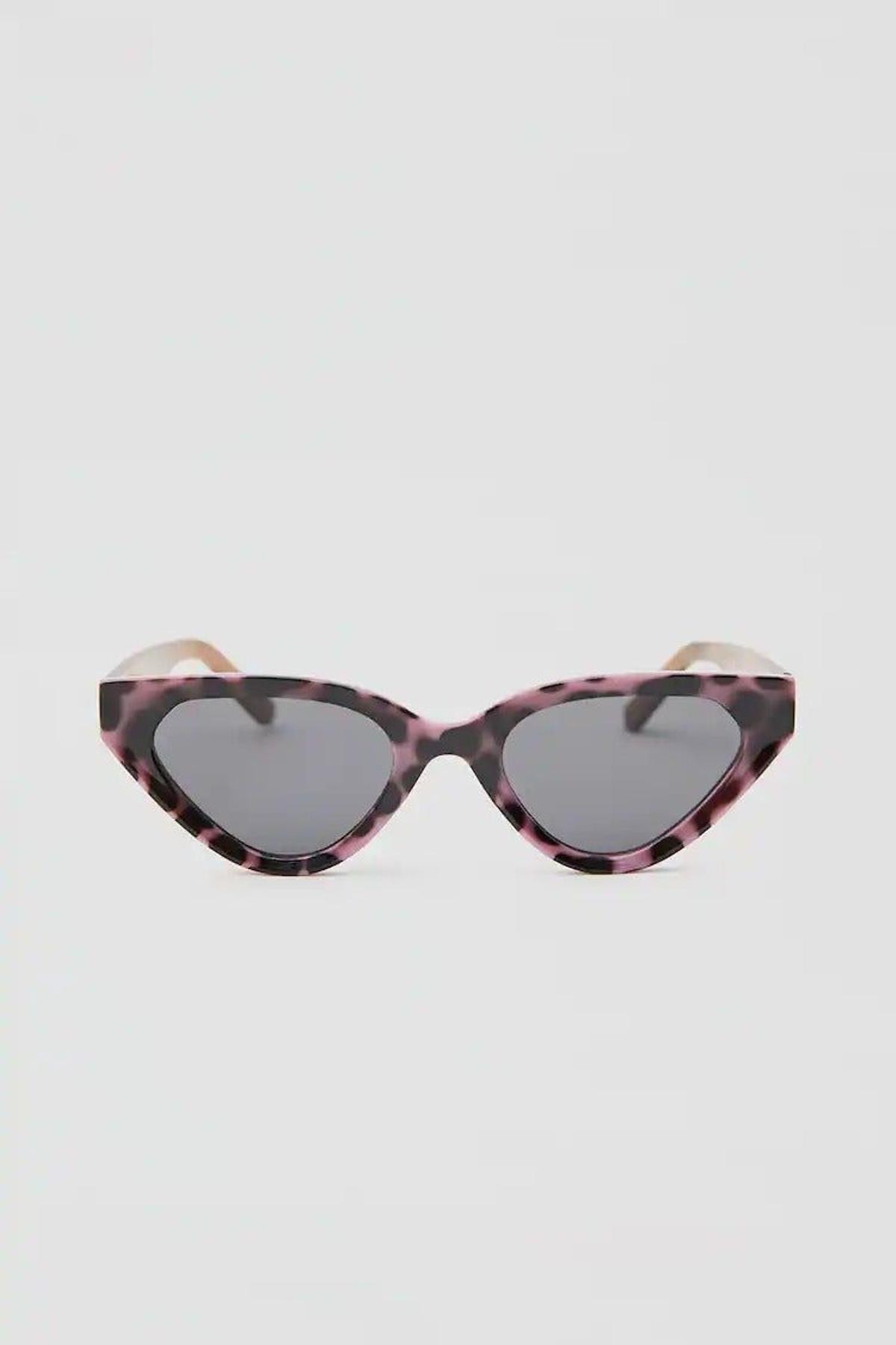 Gafas de sol cat eye bicolor, de Pull&amp;Bear (9,99 euros)
