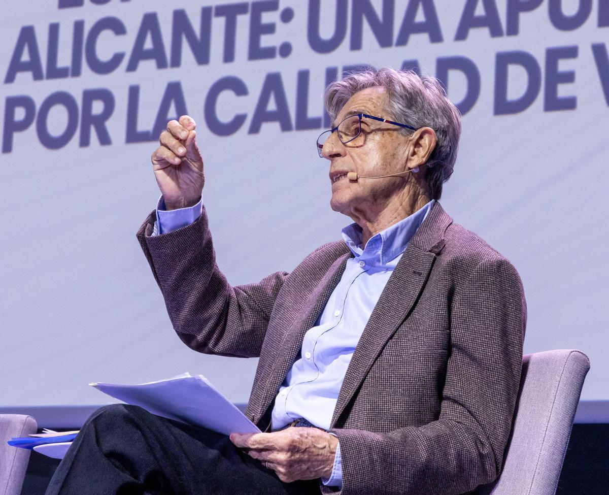 José Ramón Navarro Vera durante su intervención.