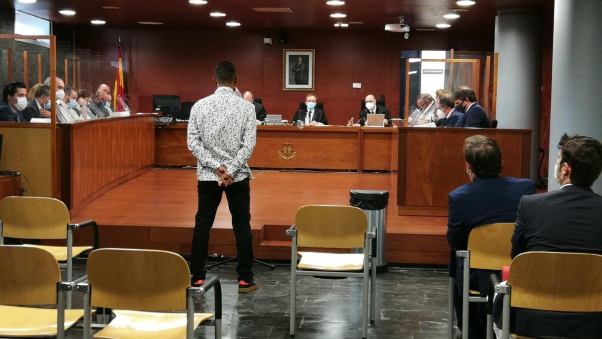 Uno de los acusados en el macrojuicio de drogas en la Audiencia Provincial, este miércoles.