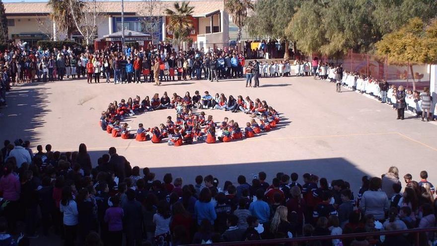 Un plan para que colectivos usen los patios de los colegios en horario extraescolar