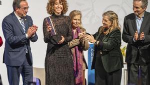 Agnès Marquès recull el Premi Ramon Llull