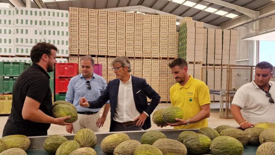 El consejero de Economía, Luis Alberto Marín, visita una de la empresas que han aprovechado la línea de crédito. | CARM