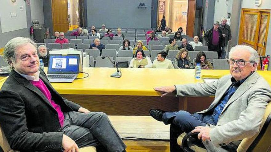 Decenas de personas asistieron a la Biblioteca Municipal de El Campello para conocer la obra.