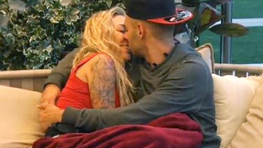 &#039;Gran Hermano 15&#039;: El beso de Omar y Paula.