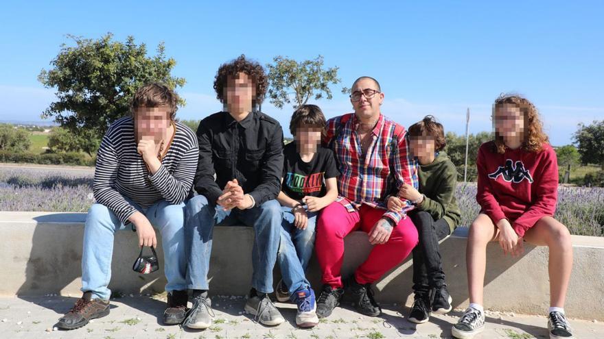 Teo Munay, de Formentera: «La gente me ve masculino, pero mis hijos me llaman mamá»