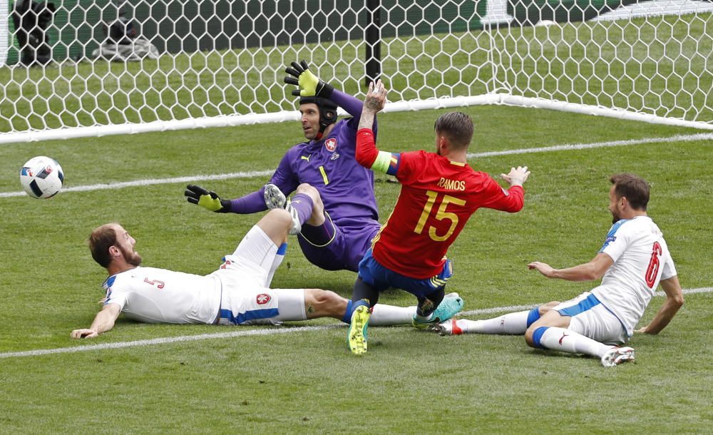 Spain v Czech Republic - EURO 2016 - Group D