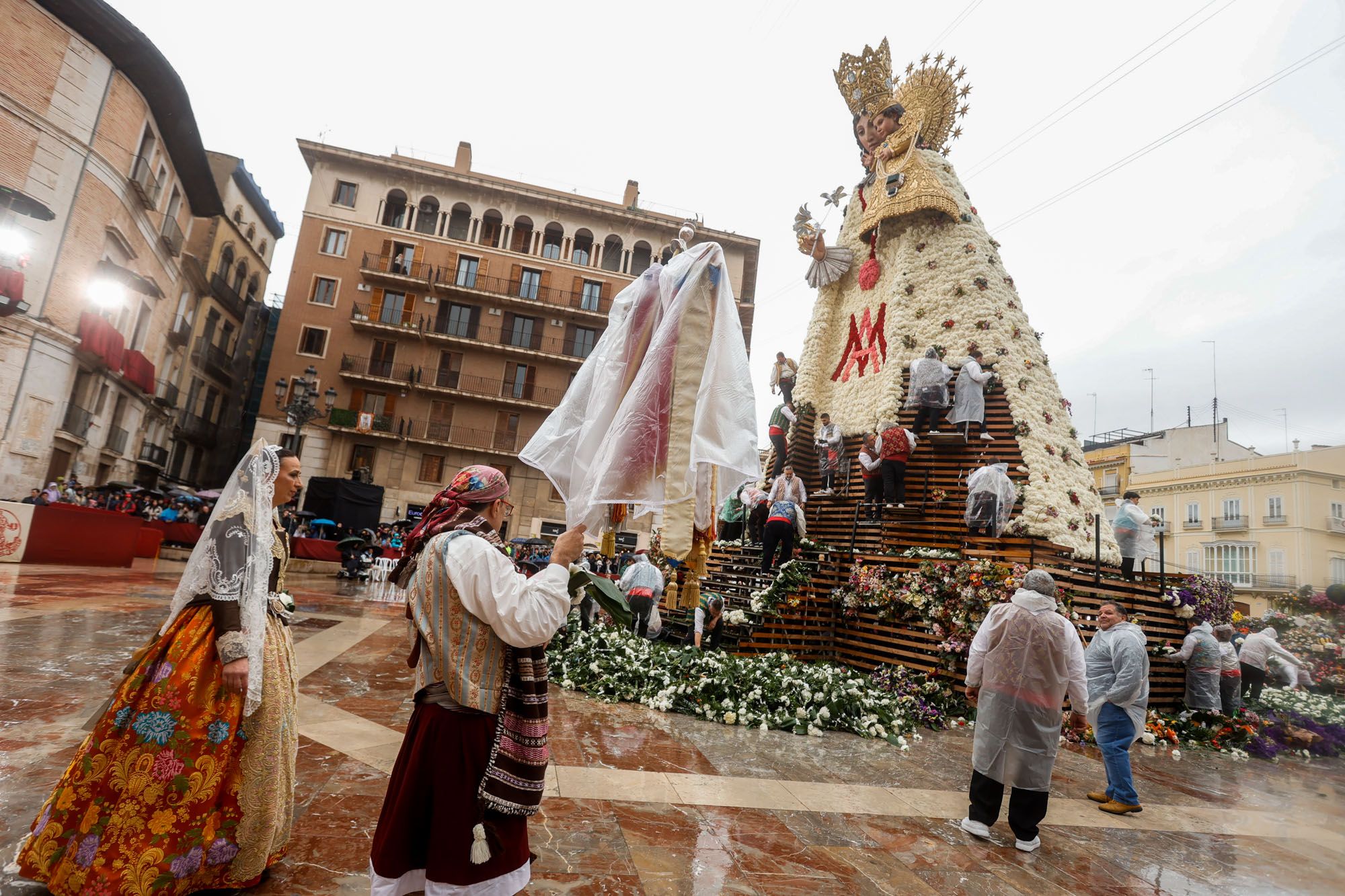 Todas las fotos de la Ofrenda del 18 de marzo por la calle San Vicente hasta las 17 horas