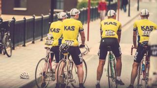 Vuelve al ciclismo el mítico Kas, ahora para ayudar a Ucrania