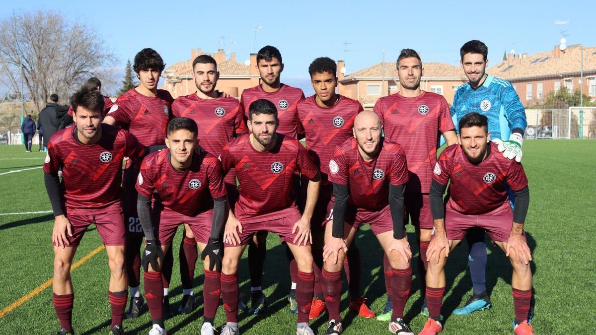 El Dux Internacional, antes de un partido de Primera RFEF.