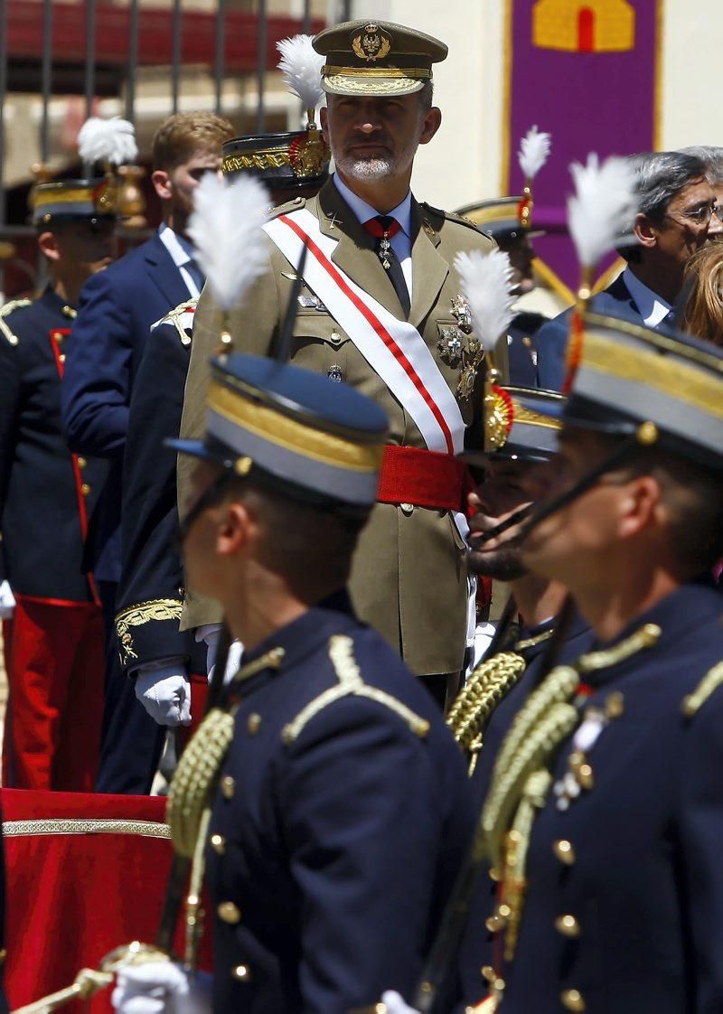 El rey entrega nuevos despachos en la Academia General Militar