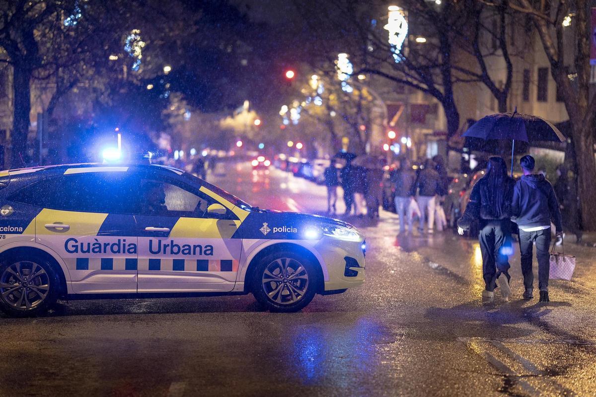 La lluvia diluye el botellón de Mandri