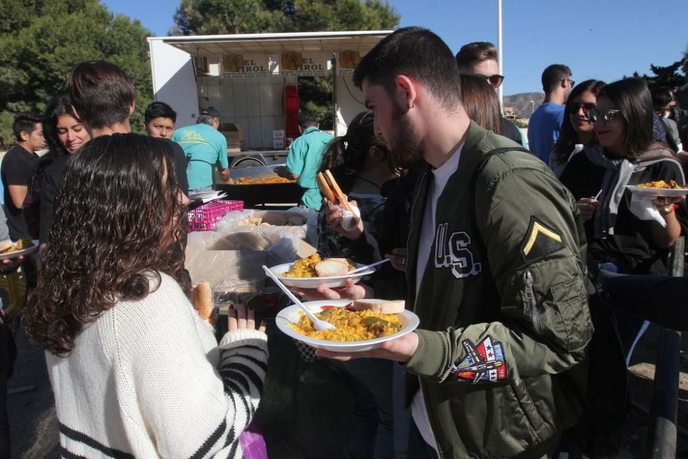 Centenares de estudiantes en la bienvenida de la UPCT