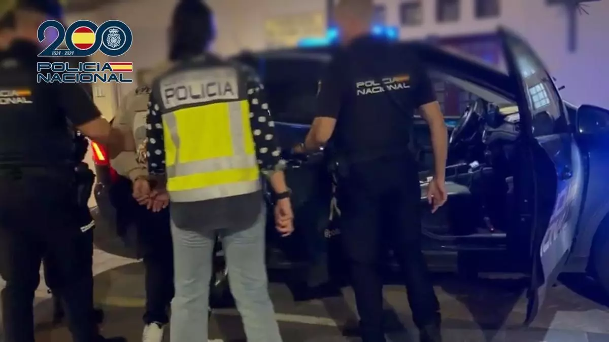 Tres detenidos por robar a punta de pistola 32.000 € de un salón de juegos de Alzira