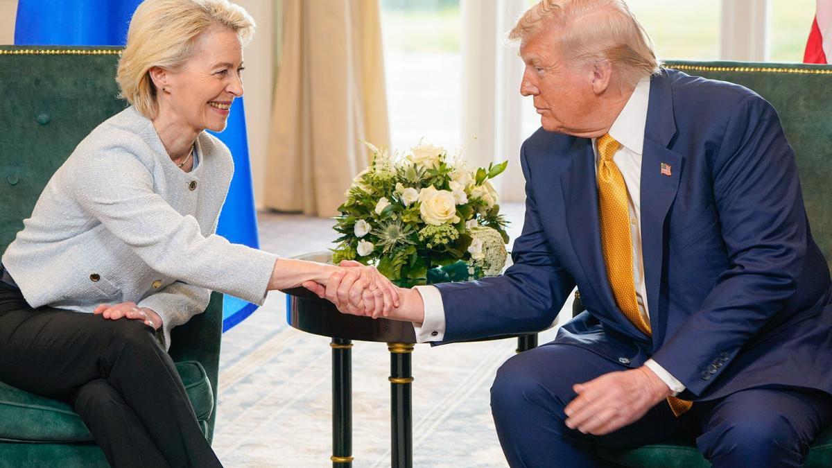 La presidenta de la Comissió Europea, Ursula von der Leyen, i el president dels Estats Units, Donald Trump, en una foto d'arxiu.