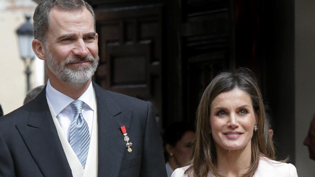 Letizia Ortiz tiene el perfecto look de invitada para una boda de día