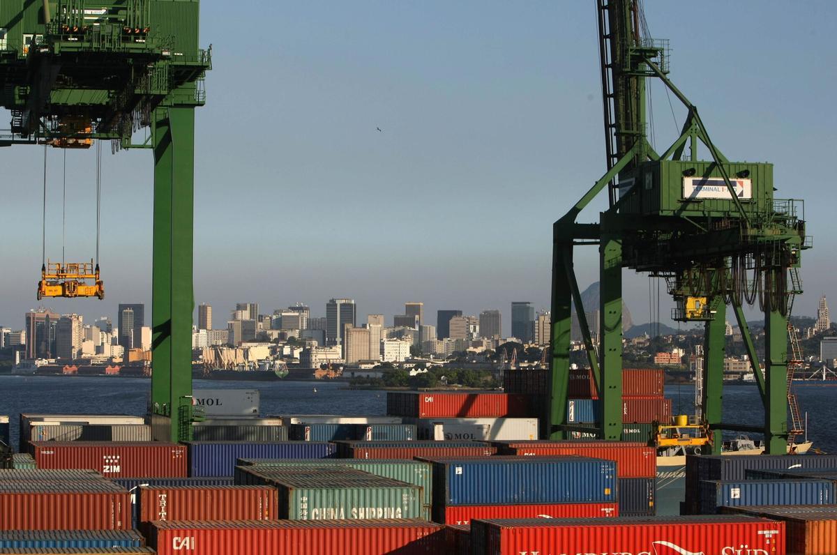 Imagen de un puerto en Brasil. País que domina los envíos latinoamericanos a África, que consisten principalmente en productos agroalimentarios procesados y bienes manufacturados ligeros, mientras que las exportaciones africanas son principalmente materias primas y productos agrícolas con escaso procesamiento.