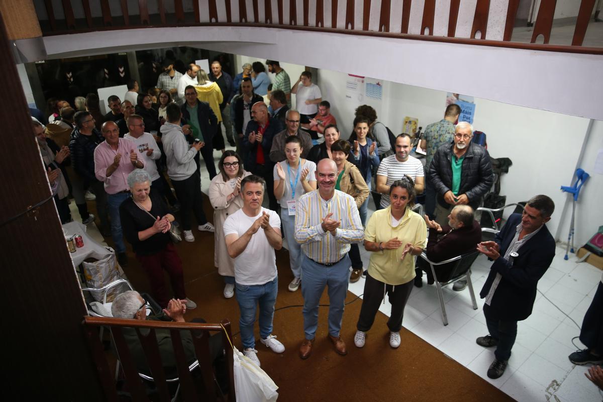 El BNG celebra sus resultados electorales del domingo en Bueu, con su quinta victoria electoral consecutiva.