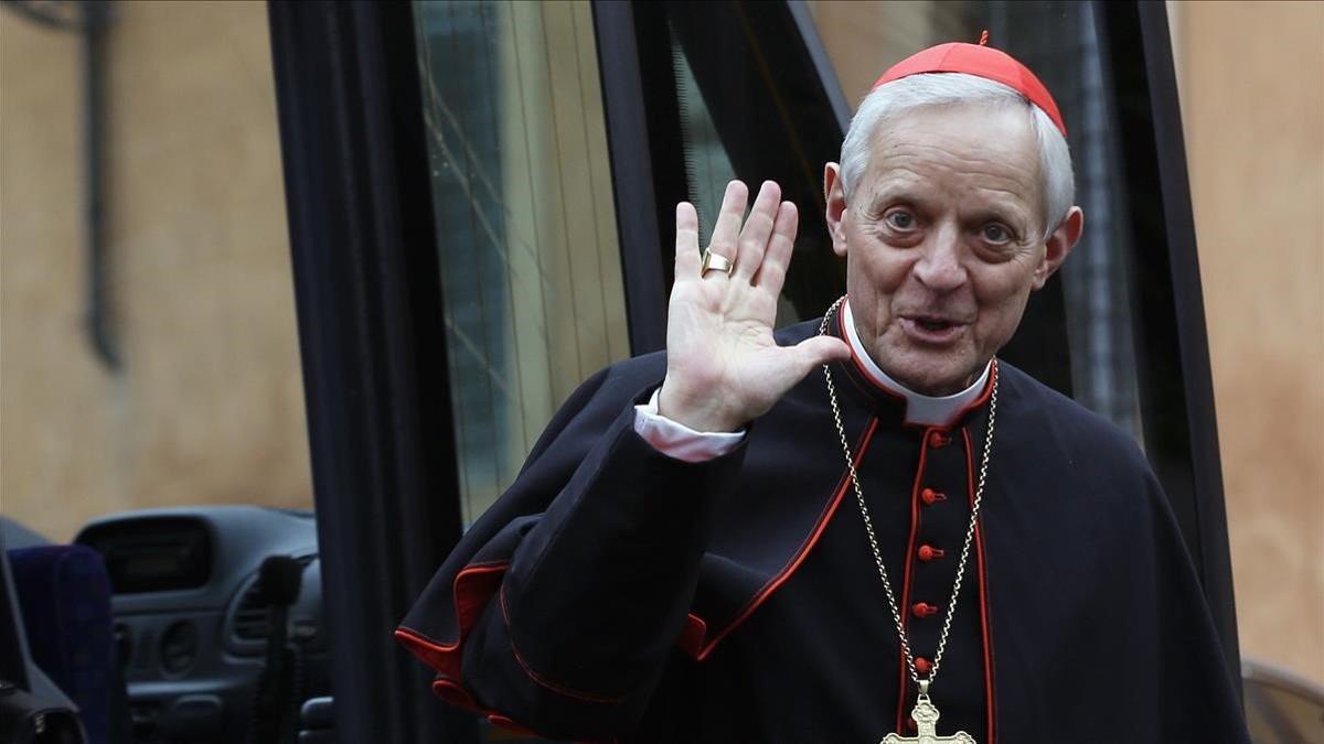 zentauroepp21764558 cardinal donald william wuerl from u s  waves as he arrives 181012122453