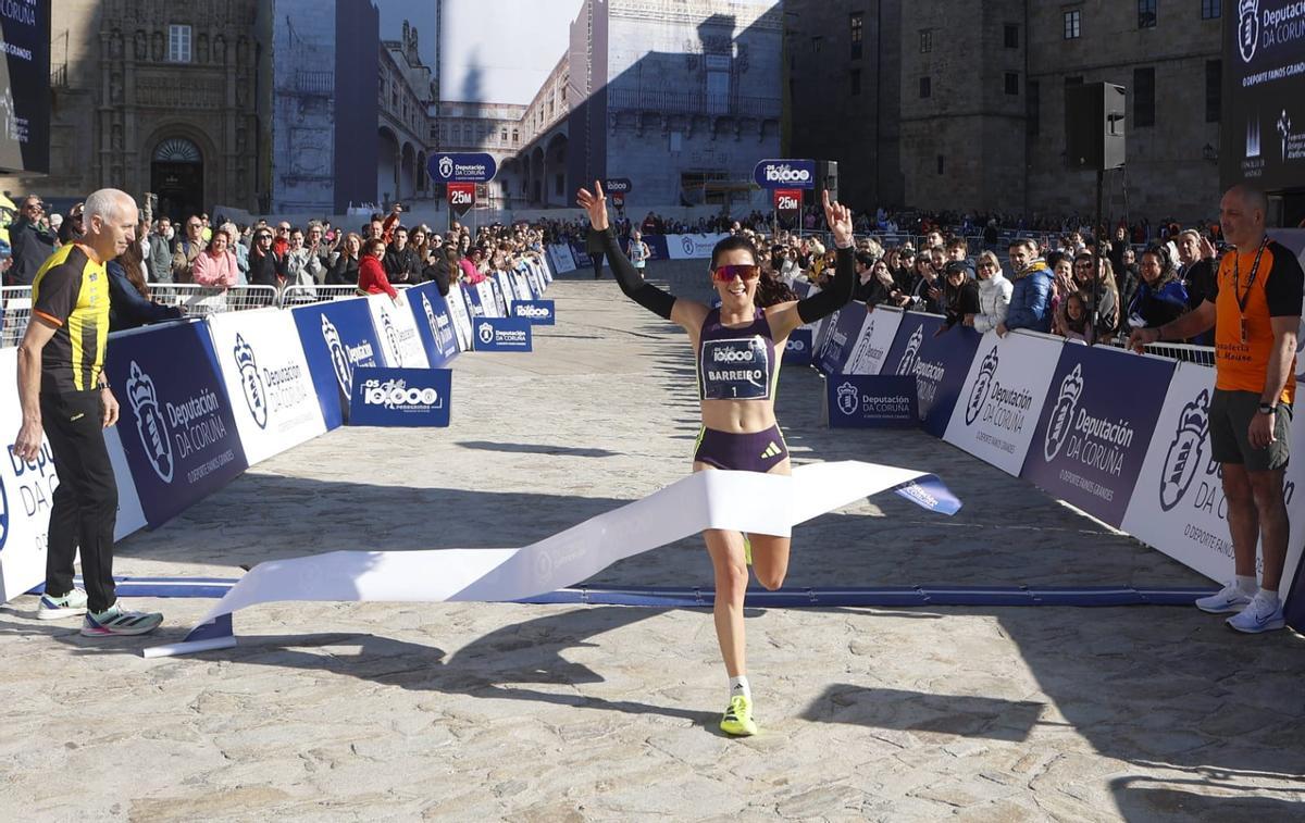 Isabel Barreiro entra en meta como vencedora femenina de Os 10.000 peregrinos.