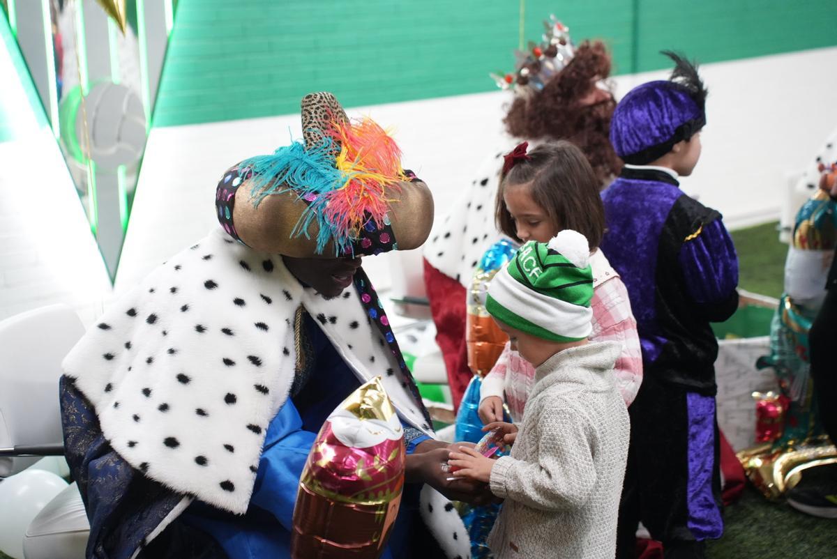 La recepción de Los Reyes Magos en El Arcángel, en imágenes