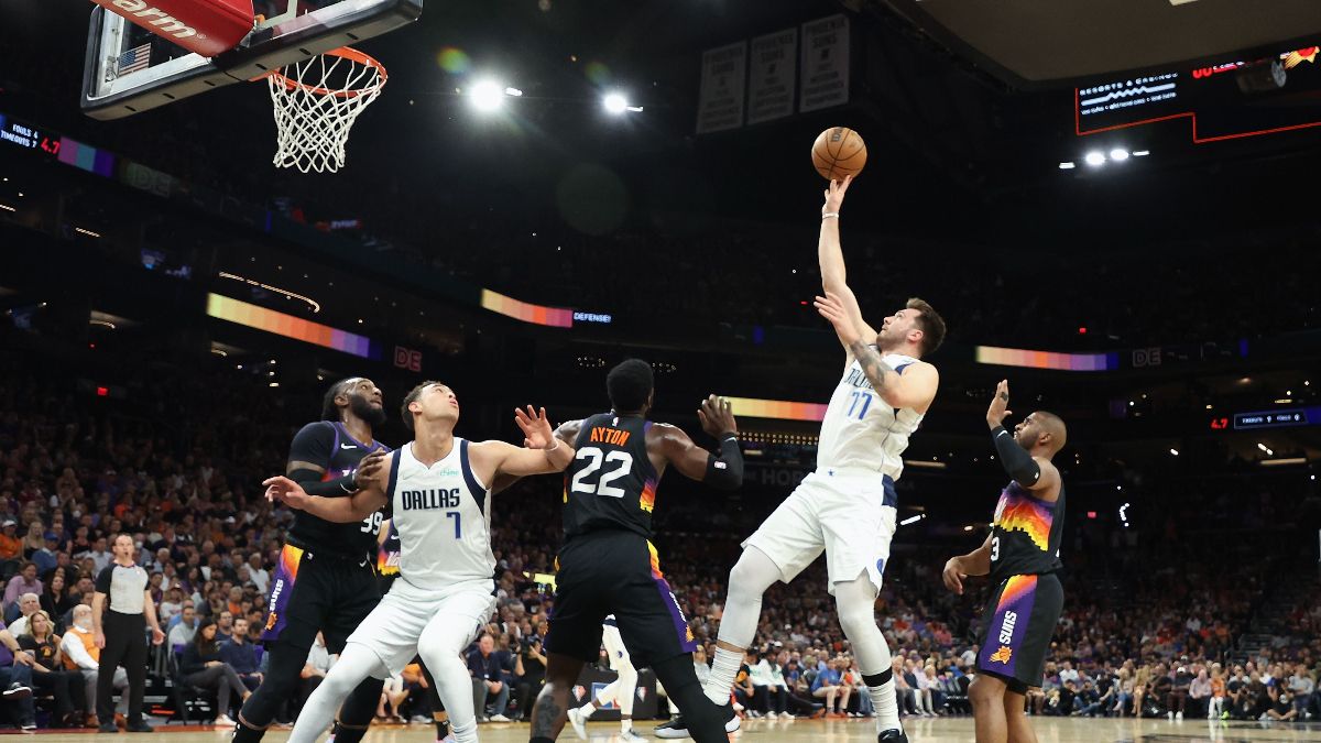 Doncic lanzando a canasta contra los Suns