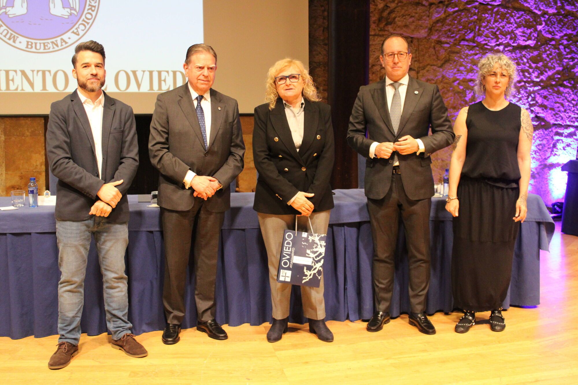 Acto institucional Santa Rita Hora: 11:00 Lugar: Oviedo, Sala de Cámara del Auditorio Príncipe Felipe Descripción: Homenaje a los trabajadores municipales jubilados y a quienes cumplen 25 y 40 años de servicio en el Ayuntamiento.