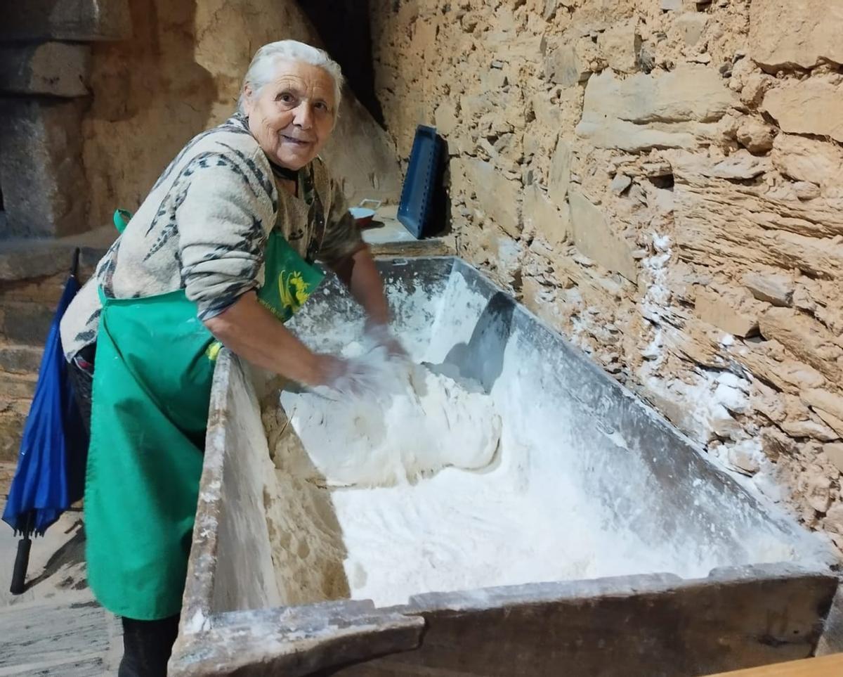 Preparación de la masa para elaborar el pan en Latedo