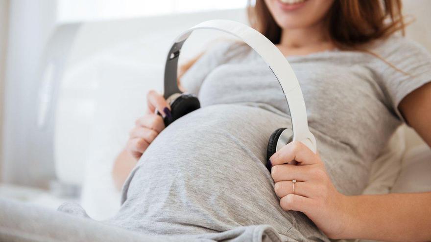 Si estás embarazada, mejor que no estimules musicalmente al feto