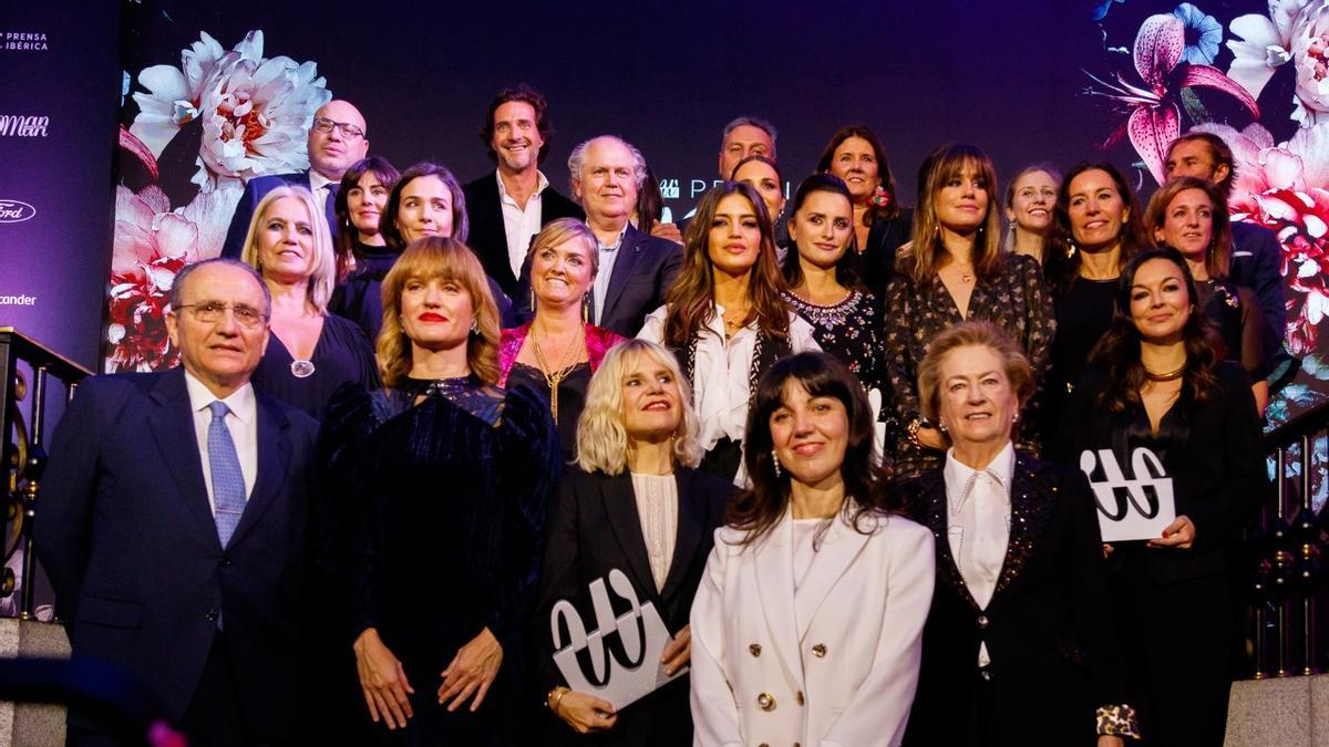 Los premiados en la gala de los &#039;Woman Planet&#039;, junto al presidente de Prensa Ibérica, Javier Moll, y la vicepresidenta, Arantza Sarasola.