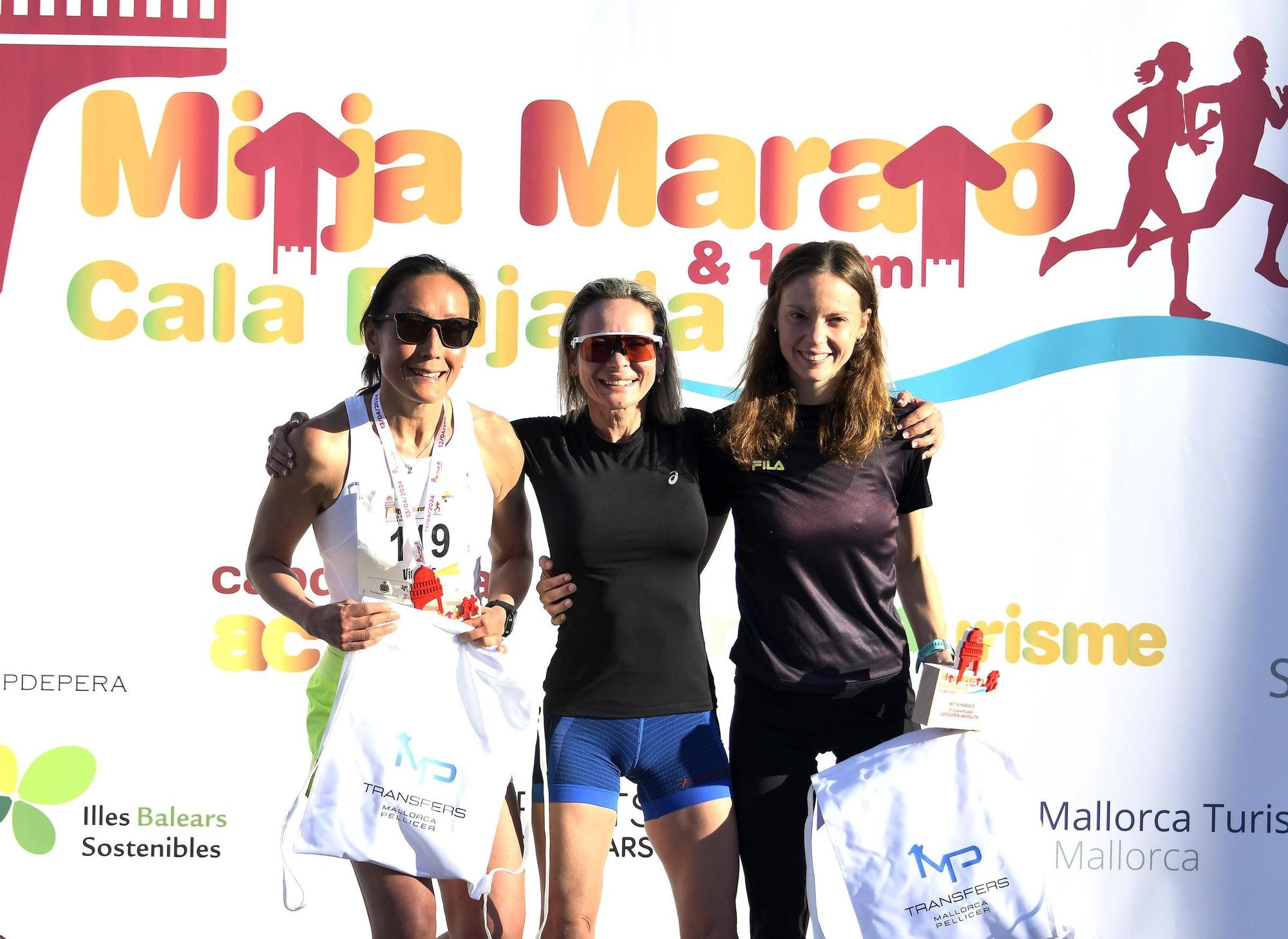 Podio femenino de la Mitja Marató