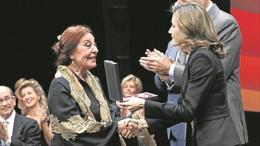 Vicente Amigo y Blanca del Rey reciben con emoción la Medalla de las Bellas Artes