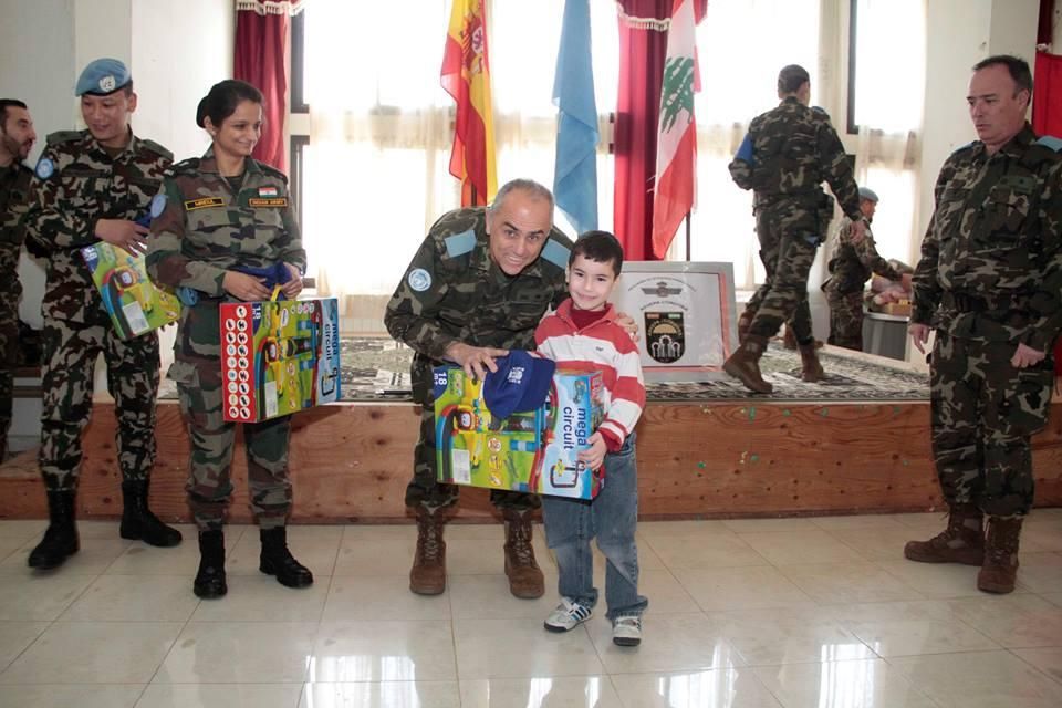 FOTOGALERÍA / La Brigada Líbano entrega juguetes a niños de un orfanato