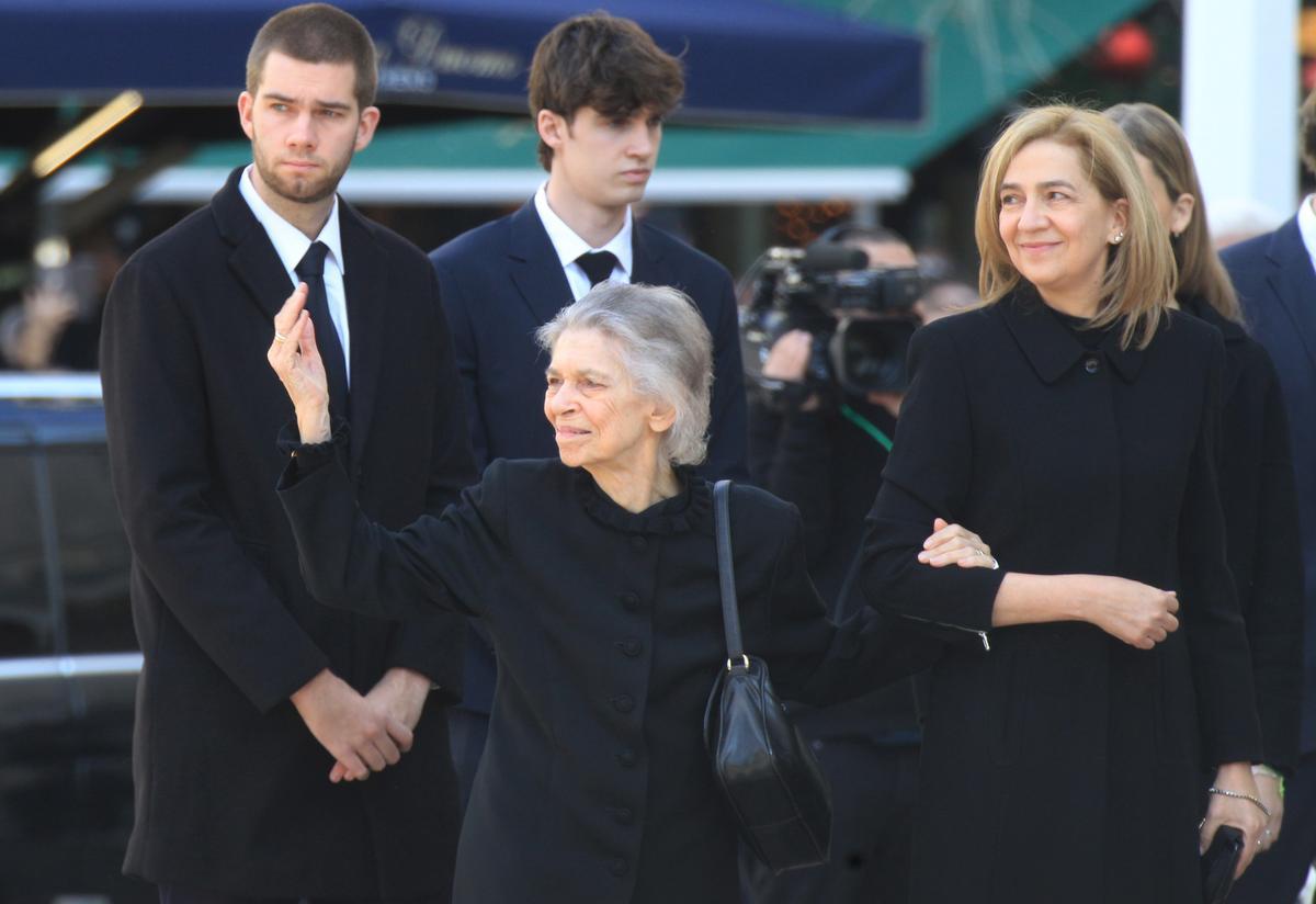 Athens (Greece), 16/01/2023.- Princess Irene of Greece and Denmark (C) along with other family members arrives to the Metropolitan Cathedral of Athens for the funeral service for the former Greek King Constantine II, in Athens, Greece, 16 January 2023. Greece’s former King Constantine II died at the age of 82 on 10 January 2023. The funeral service is held at the Metropolis Cathedral of Athen before he will be burried near the graves of his ancestrors at the Tatoi former royal palace. (Dinamarca, Grecia, Atenas) EFE/EPA/VLACHOS ALEXANDROS