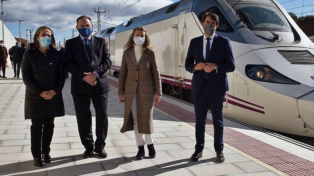 Ethel Vázquez, Ábalos, Yolanda Díaz y Juan Carlos Suárez-Quiñones.