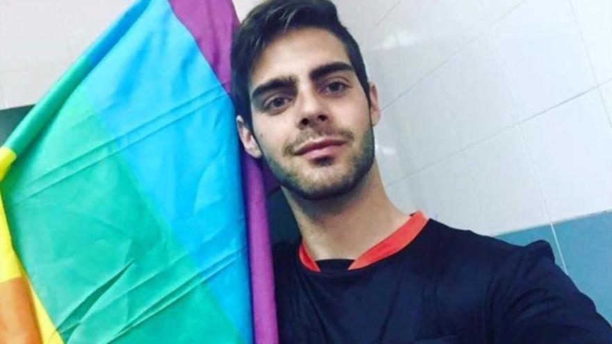 El Barça apoya al árbitro gay Jesús Tomillero
