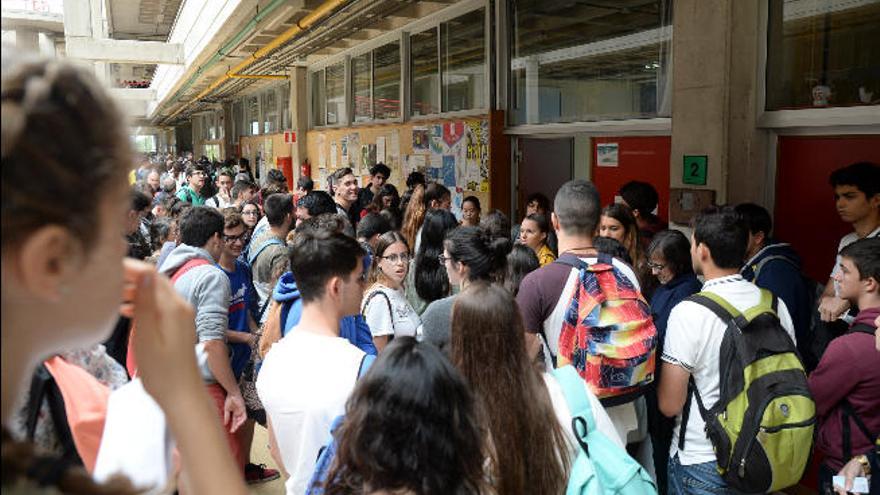 Alumnos en la convocatoria de junio de la EBAU en el Campus de Tafira de la ULPGC.