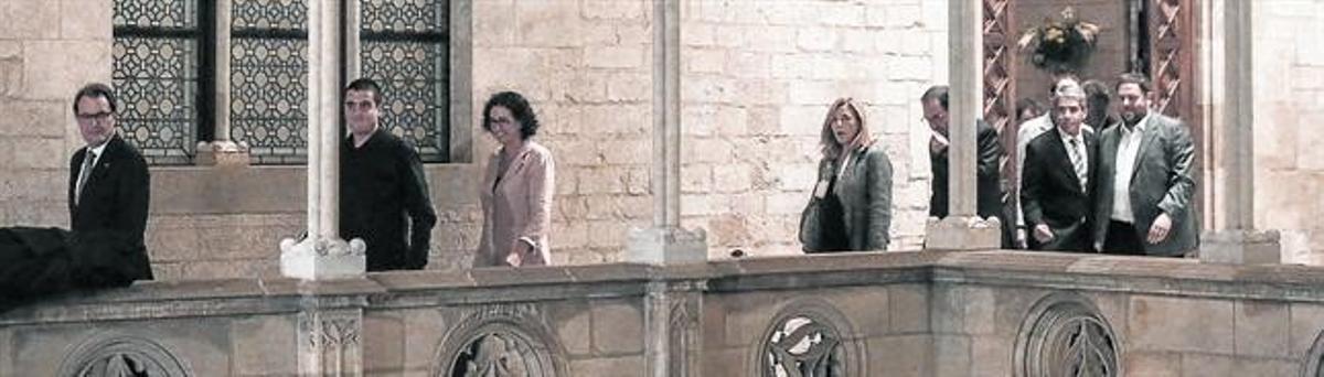 Artur Mas, Quim Arrufat, Marta Rovira, Joana Ortega, Ramon Espadaler, Francesc Homs y Oriol Junqueras, en el Palau.