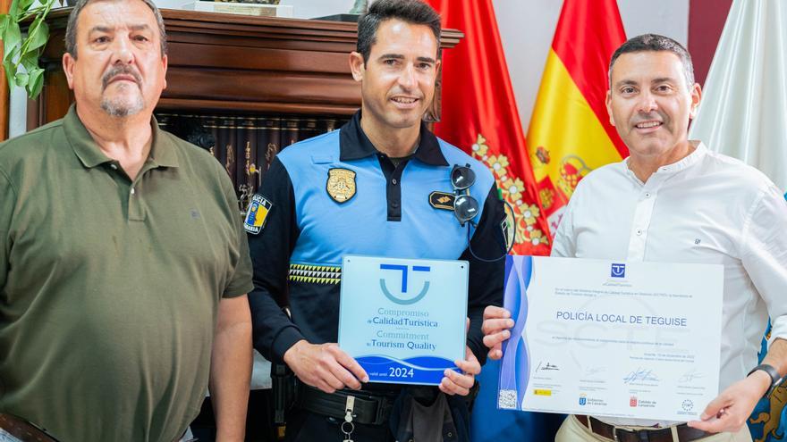 Turismo distingue a la Policía Local de Teguise con el sello de calidad turística