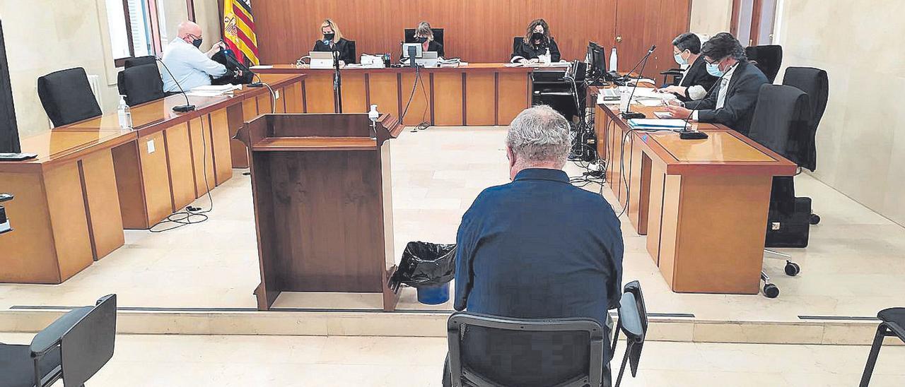 El hombre condenado, durante el juicio celebrado en la Audiencia Provincial de Palma.