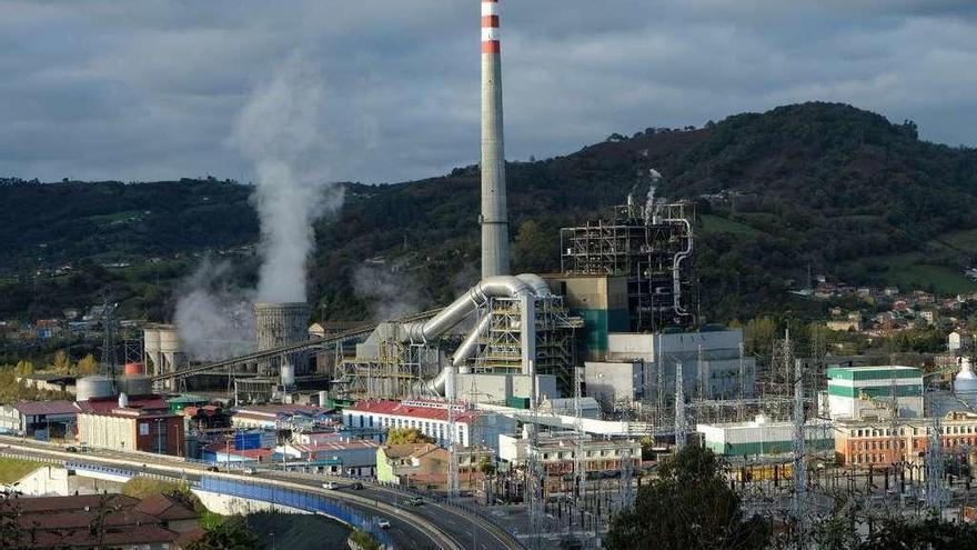 Las instalaciones de la central térmica de Lada, en Langreo.