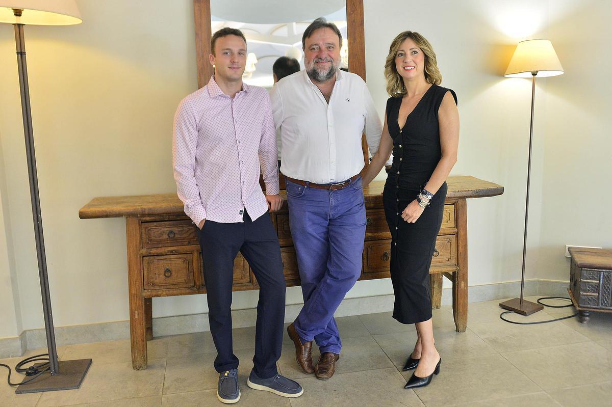 De izquierda a derecha Álvaro Coves, Joaquín Garrido y María José Miralles como nuevos presidentes de los tres clubes