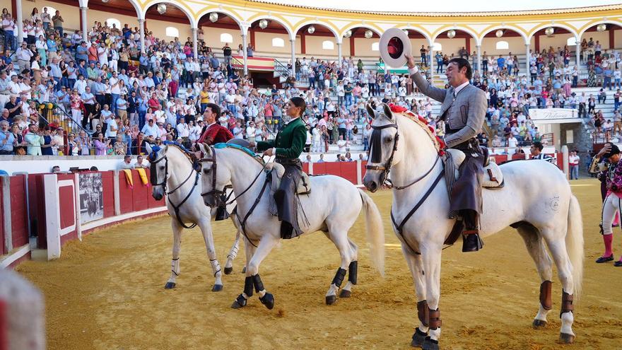 La terna sale a hombros en la corrida de rejones de Pozoblanco