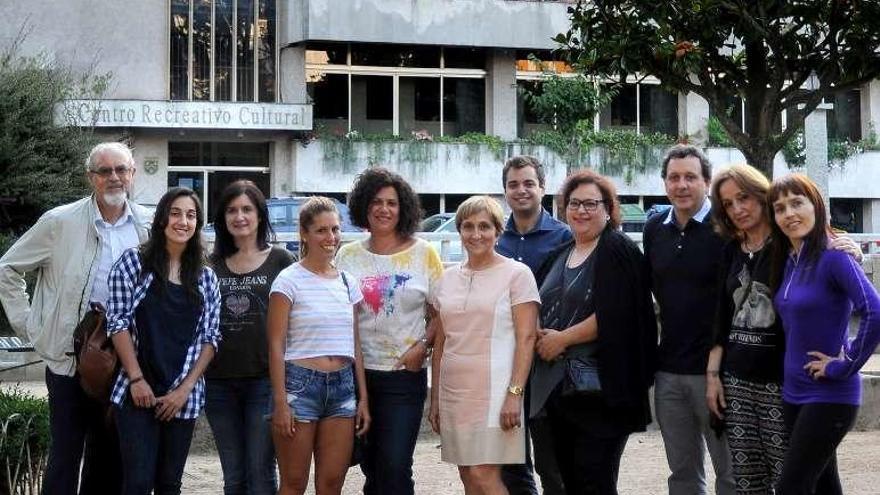 La directiva y los monitores del Centro Recreativo de Redondela. // Cal 3