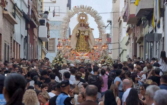 La procesión de La Aurora de la Virgen del Carmen en La Isleta 2026, en imágenes