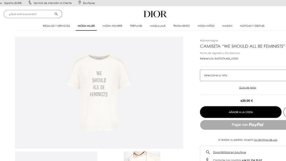 La emblemática camiseta 'We Should All Be Feminist' se vende aún en la web de Dior, por 620 euros.